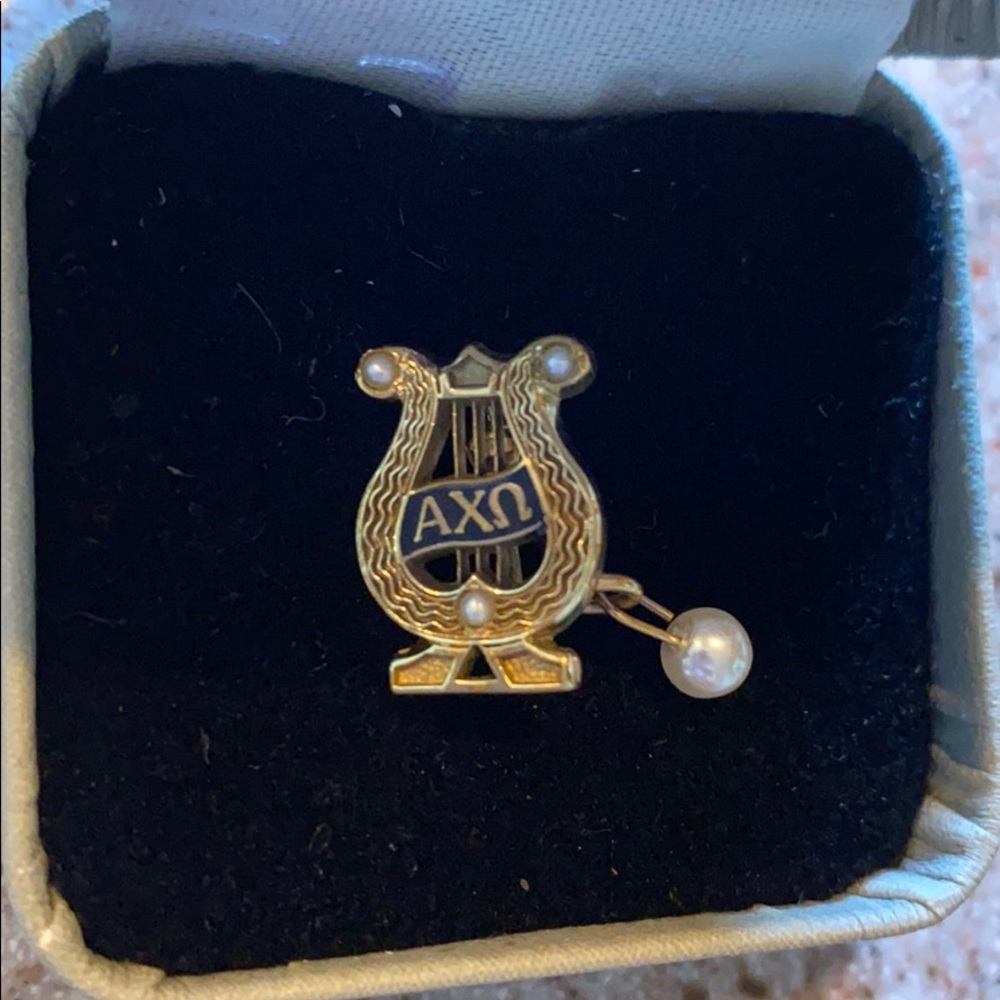 Alpha Chi Omega pin badge with extra pearl